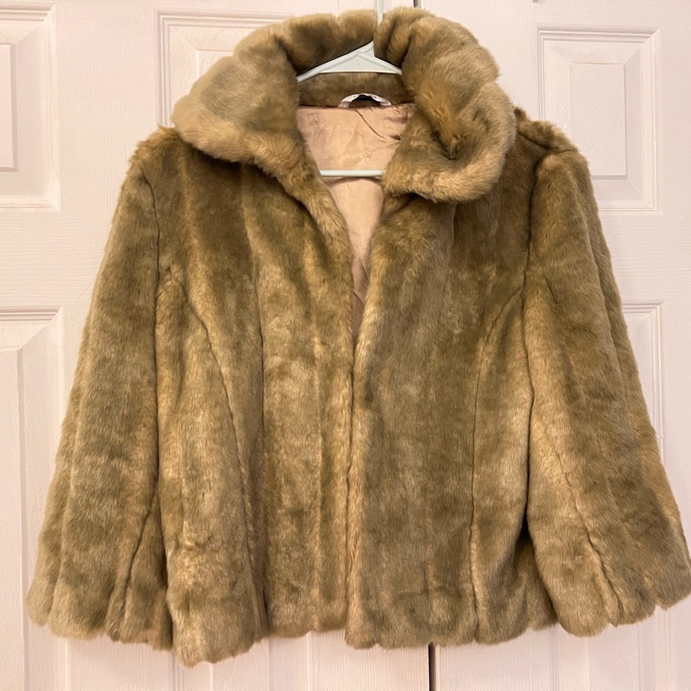 Women’s faux fur jacket/coat. Size 4-6. Worn only once.